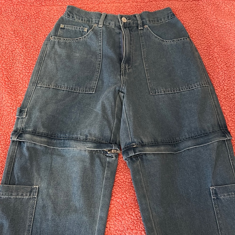 Women’s blue cargo jean, forever 21, never worn, good at quality jeans, wide leg